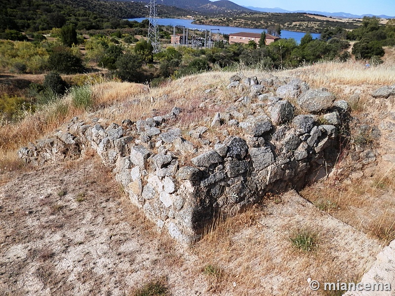 Recinto murado del Cerro de la Mesa