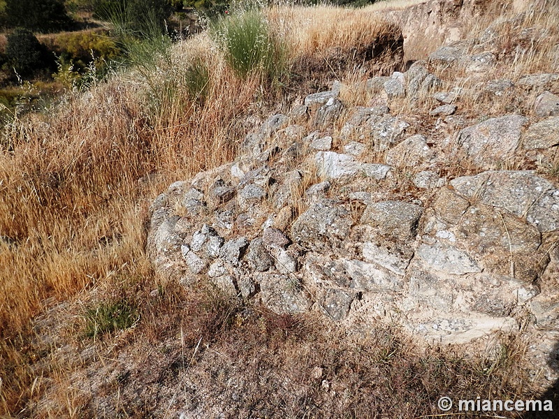 Recinto murado del Cerro de la Mesa