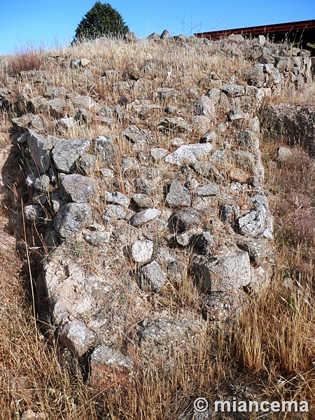 Recinto murado del Cerro de la Mesa