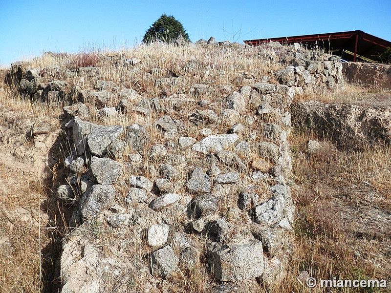 Recinto murado del Cerro de la Mesa