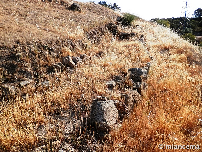 Recinto murado del Cerro de la Mesa