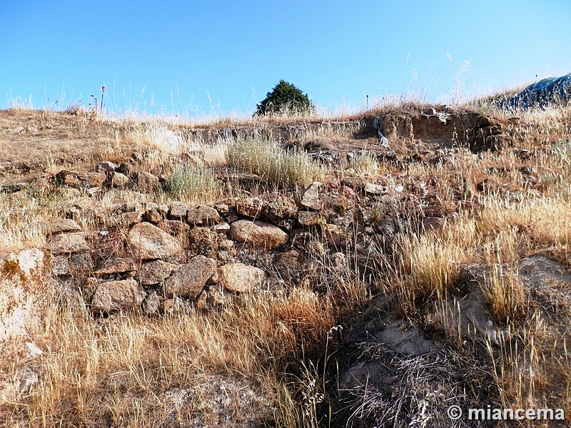 Recinto murado del Cerro de la Mesa