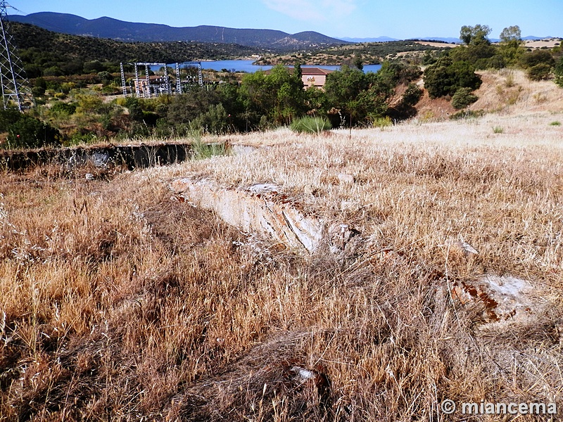 Recinto murado del Cerro de la Mesa