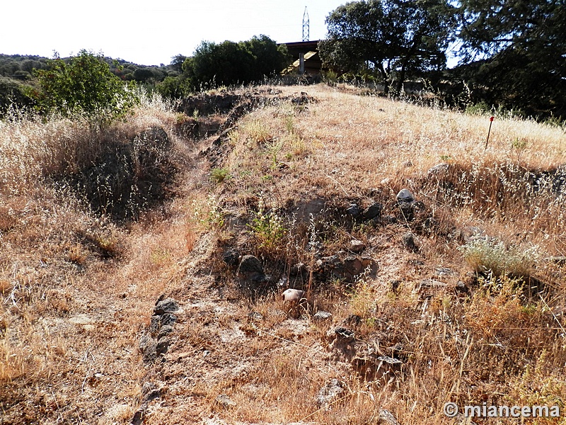 Recinto murado del Cerro de la Mesa