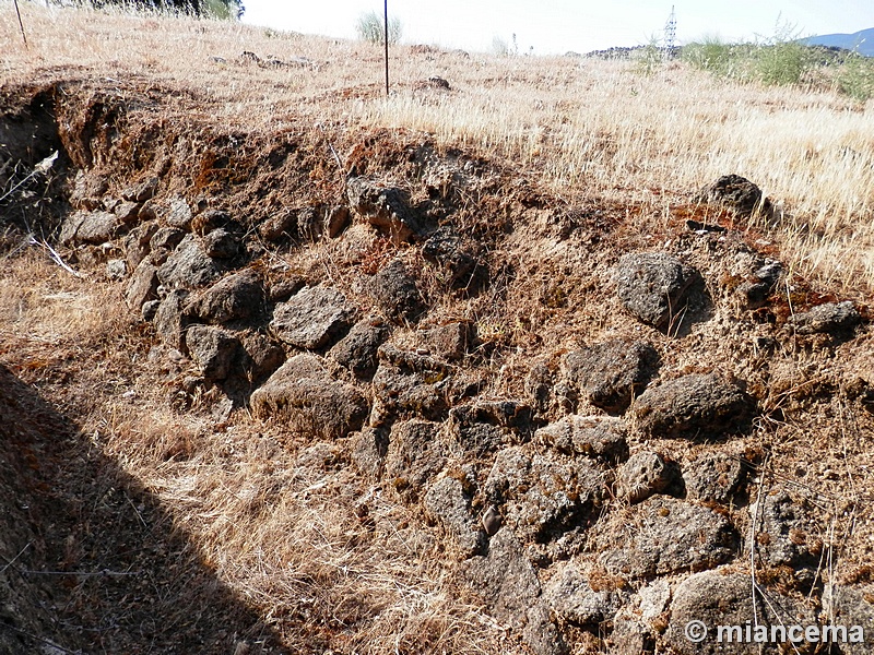 Recinto murado del Cerro de la Mesa