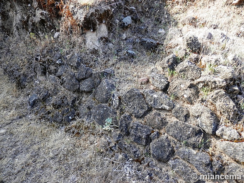 Recinto murado del Cerro de la Mesa