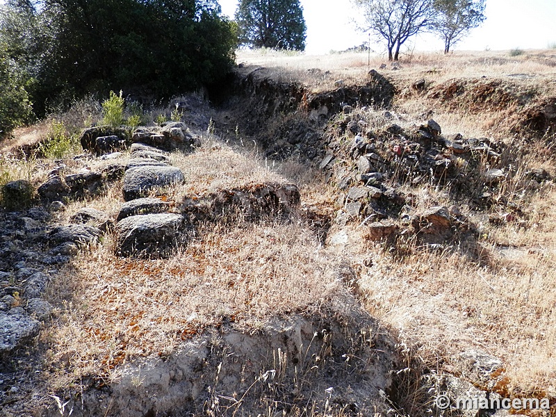 Recinto murado del Cerro de la Mesa