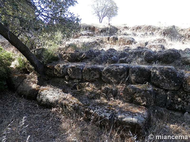 Recinto murado del Cerro de la Mesa