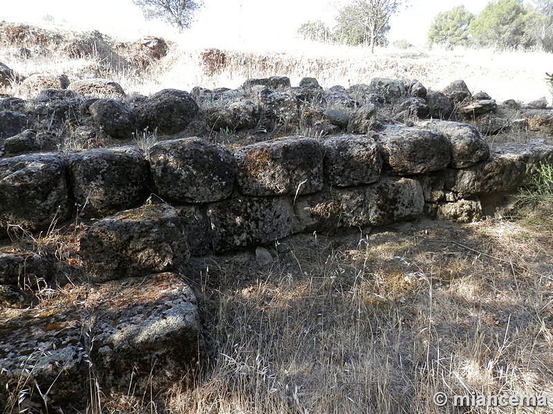 Recinto murado del Cerro de la Mesa