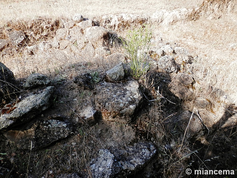 Recinto murado del Cerro de la Mesa