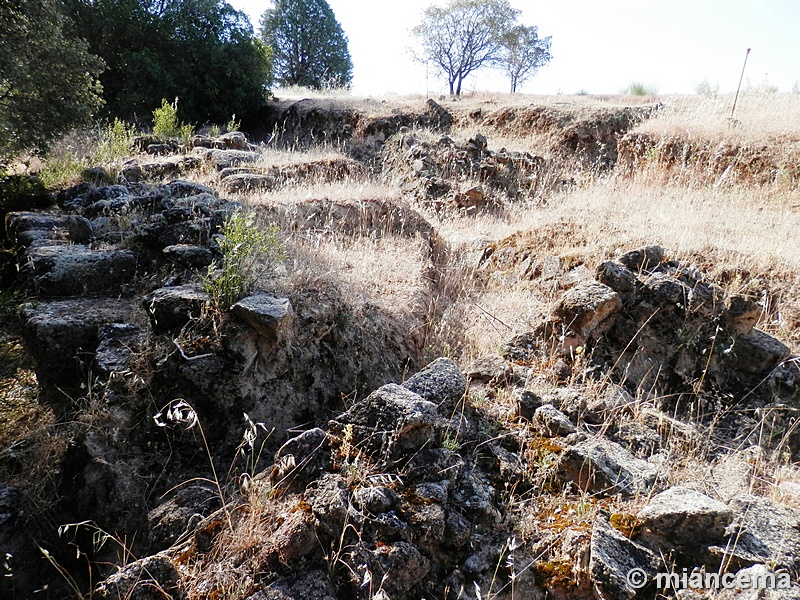 Recinto murado del Cerro de la Mesa