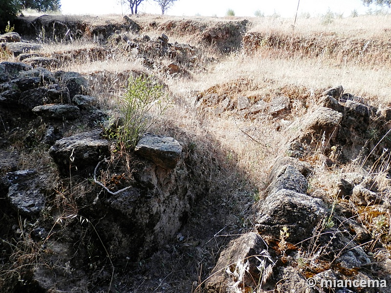 Recinto murado del Cerro de la Mesa