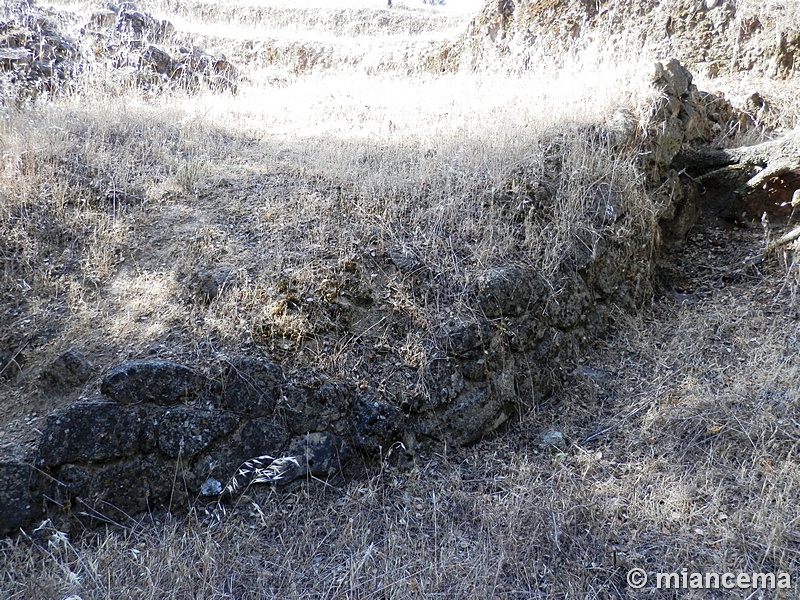 Recinto murado del Cerro de la Mesa