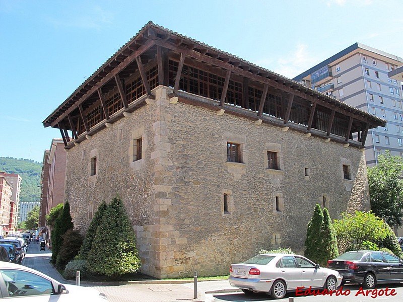 Casa torre de Ariz