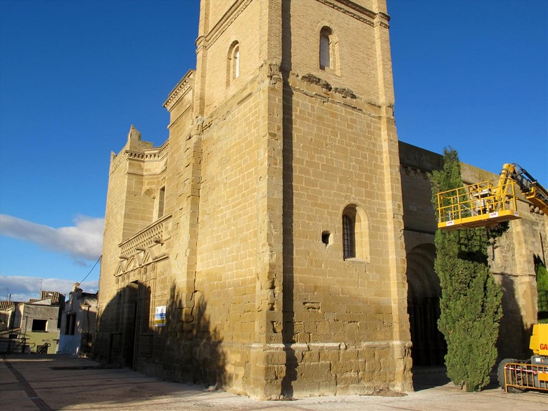 Iglesia fortificada de Santa María de la Corona