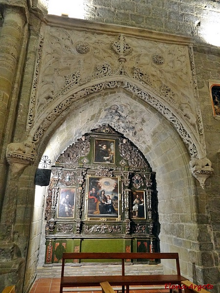 Iglesia fortificada de Santa María de la Corona